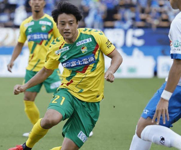 关于卡尔蒂斯球迷现场助威，激发球队夺冠斗志的信息