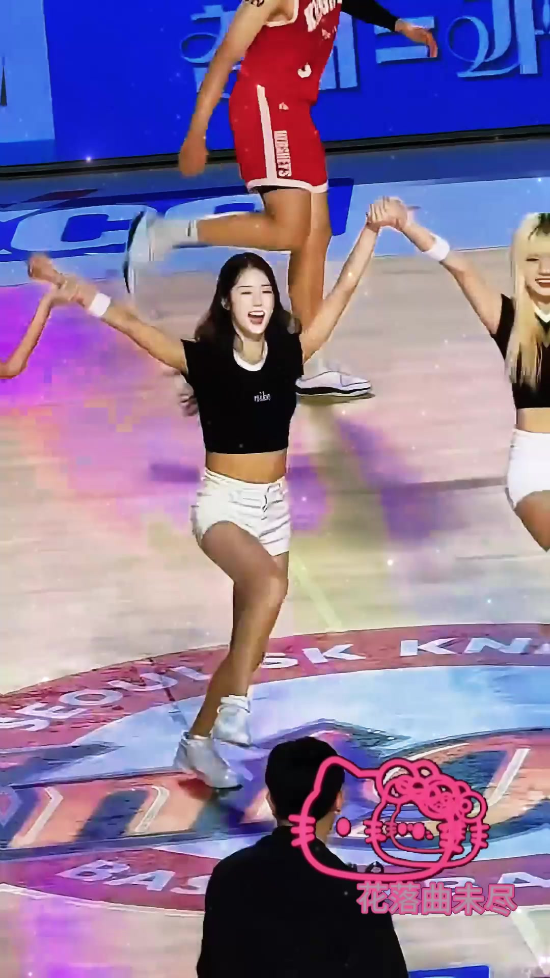包含韩国篮球联赛日常啦啦队表演，蓝裙啦啦操燃爆全场的词条